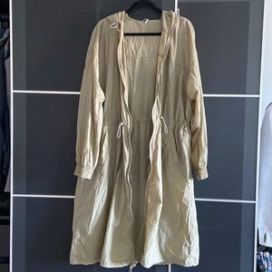 Khaki rain jacket/windbreaker - super light & packable